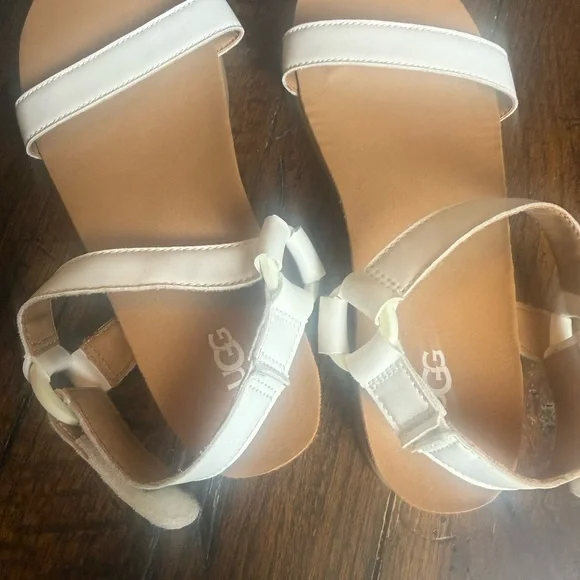 UGG Women's White Sandals 6 - Picture 3 of 9